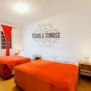 מלון Tequila Sunrise